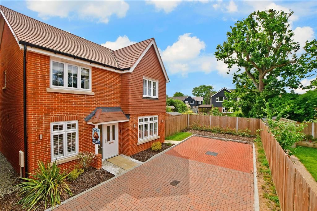 4 bed detached house for sale in Tyler Road, Staplehurst, Tonbridge