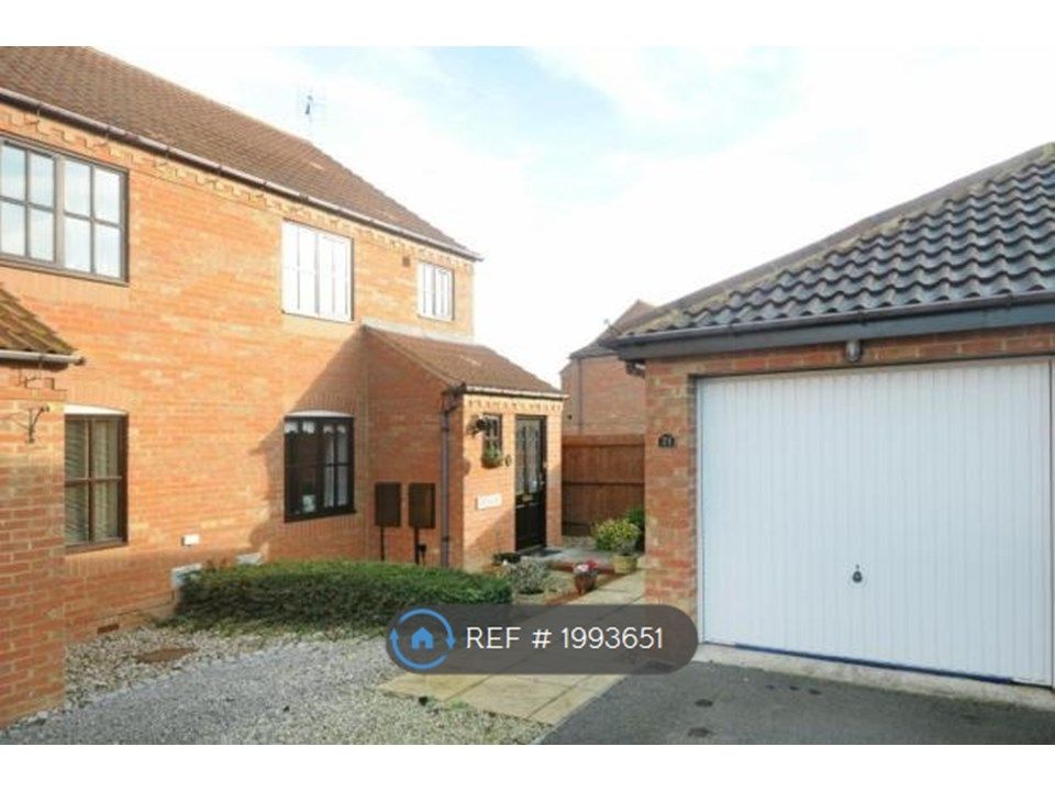 3 bed semidetached house to rent in Clare Croft, Middleton, Milton