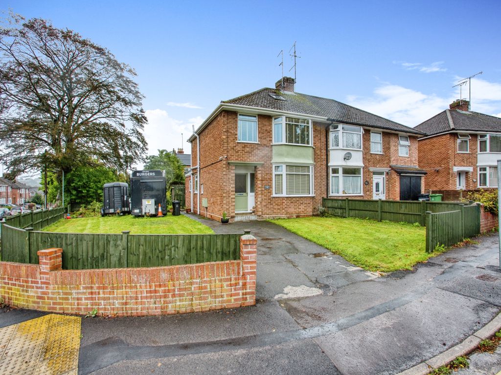 3 bed semidetached house for sale in The Crescent, Yeovil, Somerset