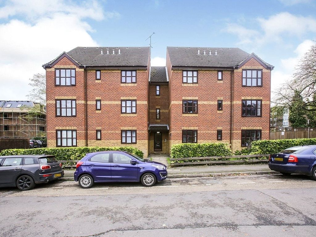 1 bed flat for sale in Cedar Gardens, Sutton SM2, £220,000 Zoopla