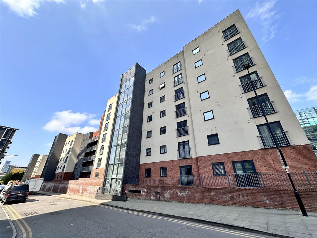 1 bed flat to rent in Chapeltown Street, Manchester M1, £950 pcm Zoopla