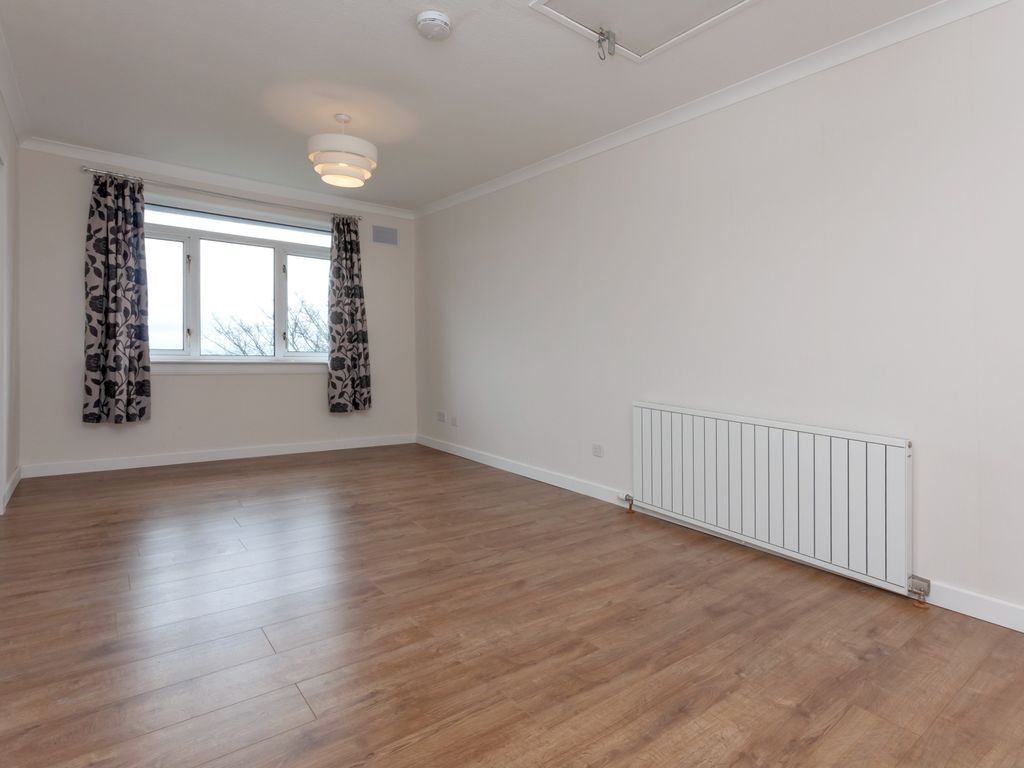 2 bed penthouse to rent in Cornhill Terrace, Aberdeen AB16, £700 pcm