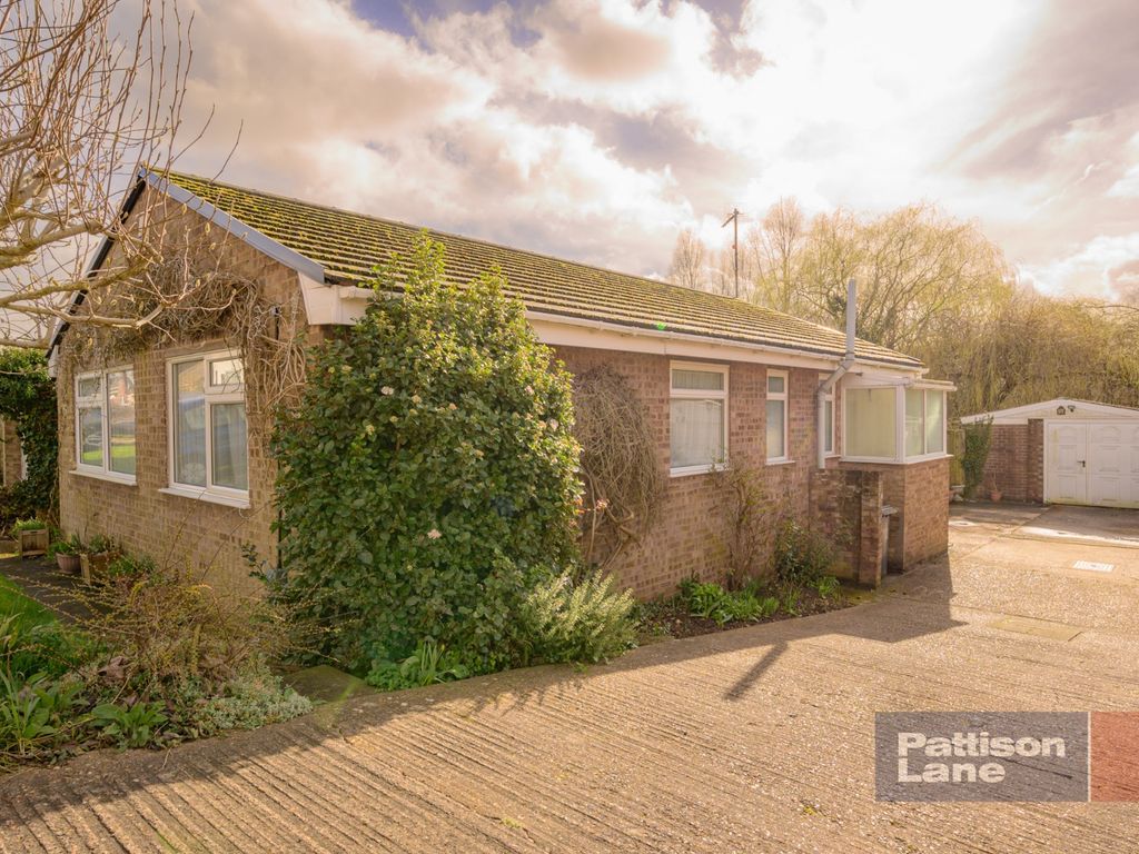 3 bed detached bungalow for sale in Hillside Crescent, Weldon, Corby