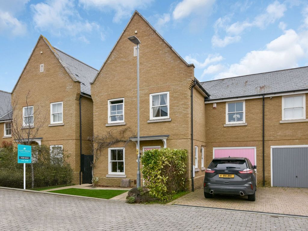 4 bed semidetached house for sale in Gunners Rise, Shoebury Garrison