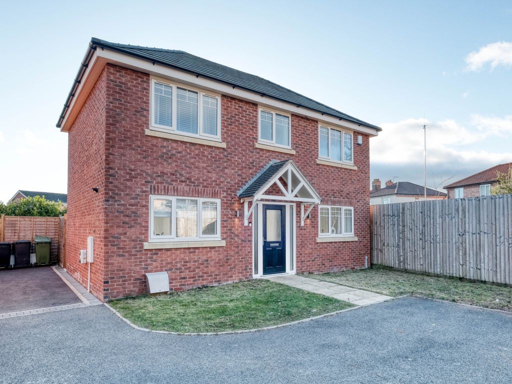 3 bed detached house for sale in Maple Gardens, Broad Street