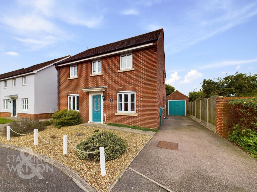 4 bed detached house for sale in Fairfield Close, Long Stratton, Norwich NR15, £300,000 Zoopla