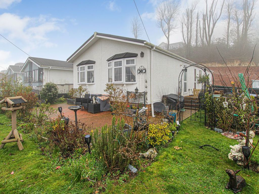 2 bed bungalow for sale in Clinton Wood Close, Pilgrims Retreat