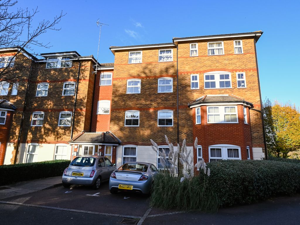 2 bed shared to rent in Wingate Court, Aldershot GU11, £