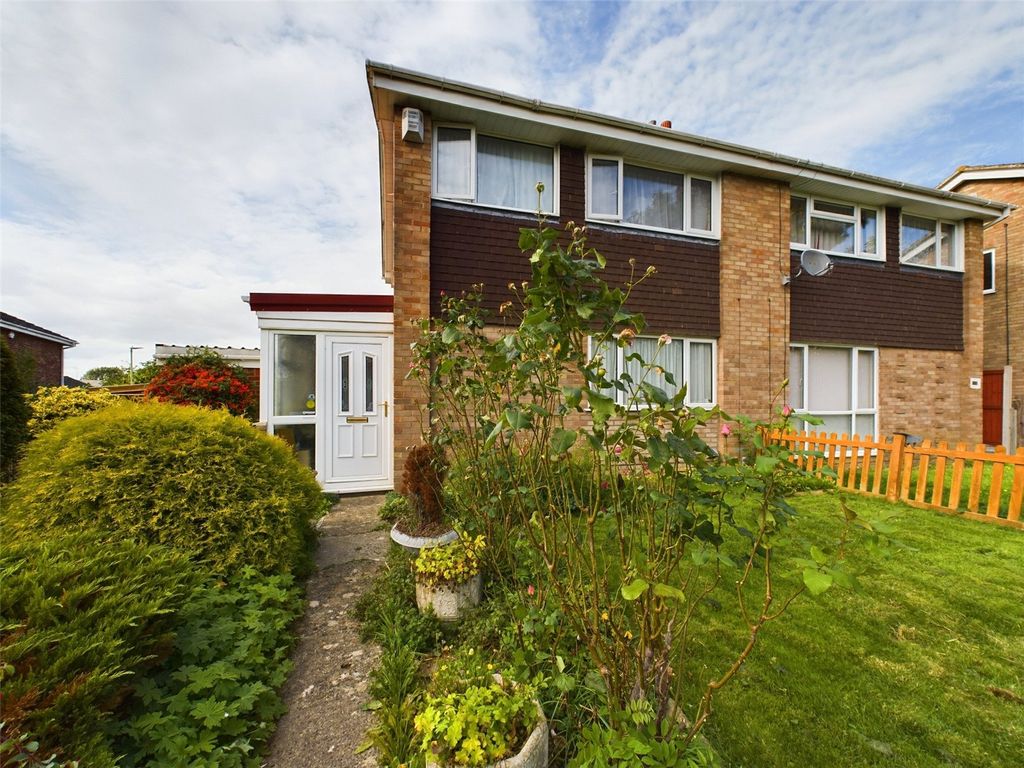 3 bed semidetached house for sale in Stonechat Avenue, Abbeydale