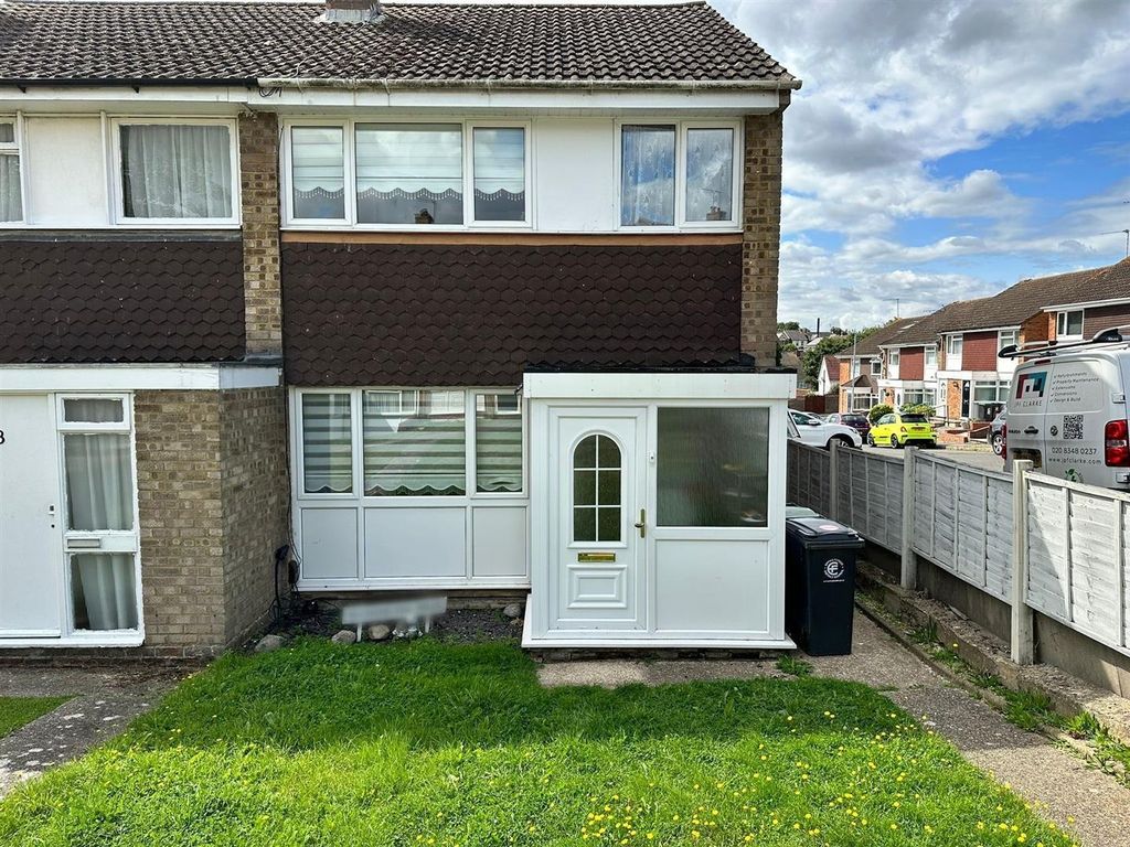 3 bed semidetached house for sale in Chequers Walk, Waltham Abbey EN9