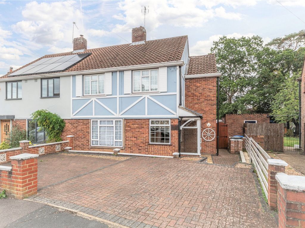 4 bed semidetached house for sale in Addlestone, Surrey KT15, £535,000