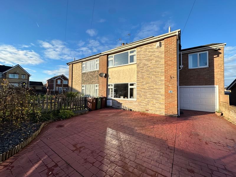4 bed detached house for sale in Downland Crescent, Knottingley WF11, £
