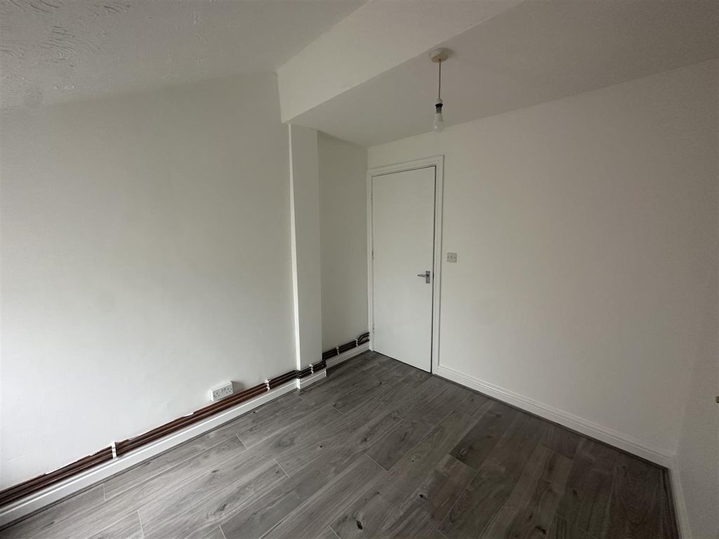 1 bed flat to rent in Warren Road, Rhyl LL18, £515 pcm Zoopla