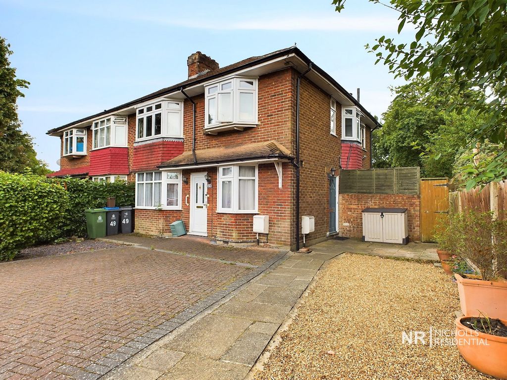 2 bed maisonette for sale in Mansfield Road, Chessington, Surrey. KT9 ...