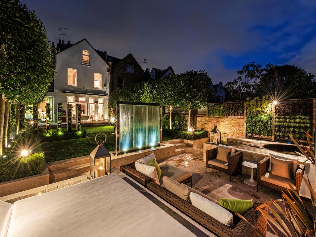 Laurel Road, London SW13