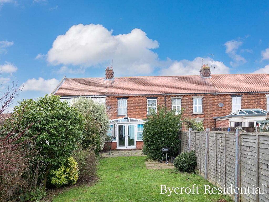 3 bed cottage for sale in Old Chapel Road, WintertonOnSea, Great