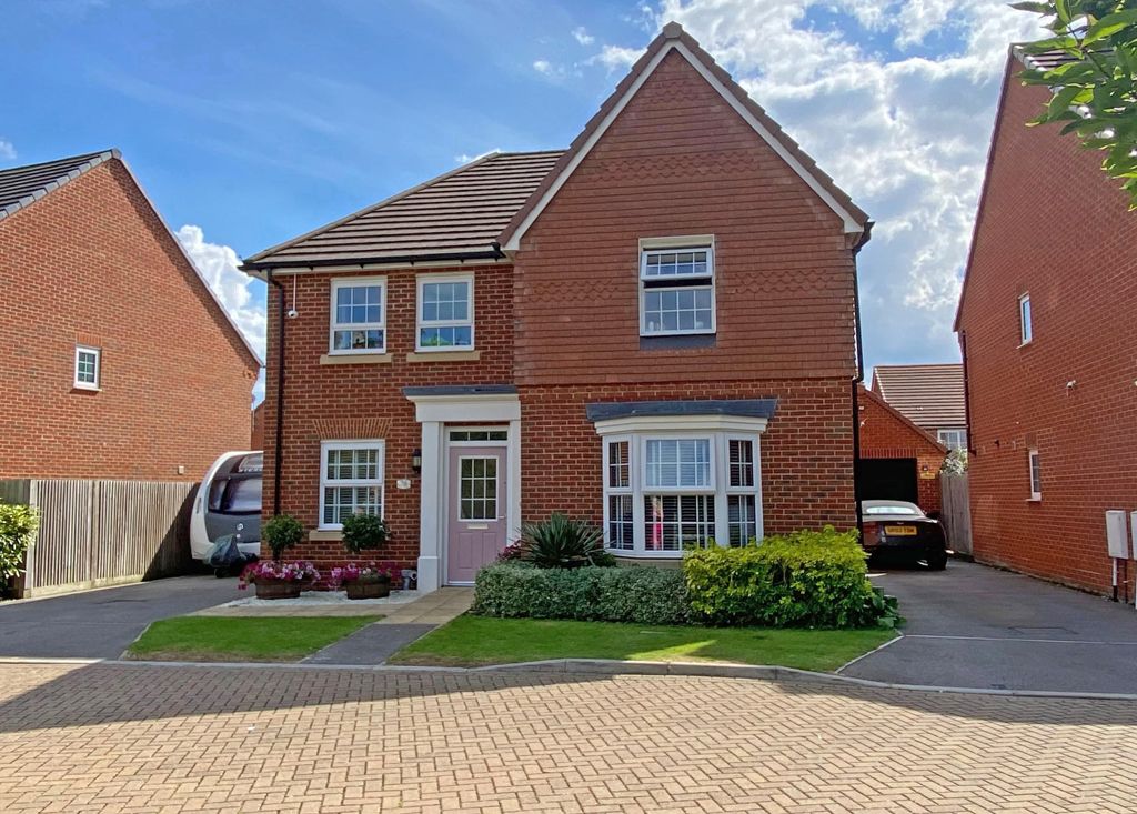 4 bed detached house for sale in Habitat Way, Wallingford OX10, £675,000 Zoopla