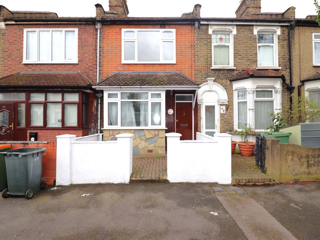 3 bed terraced house to rent in Upperton Road West, London E13, £2,400