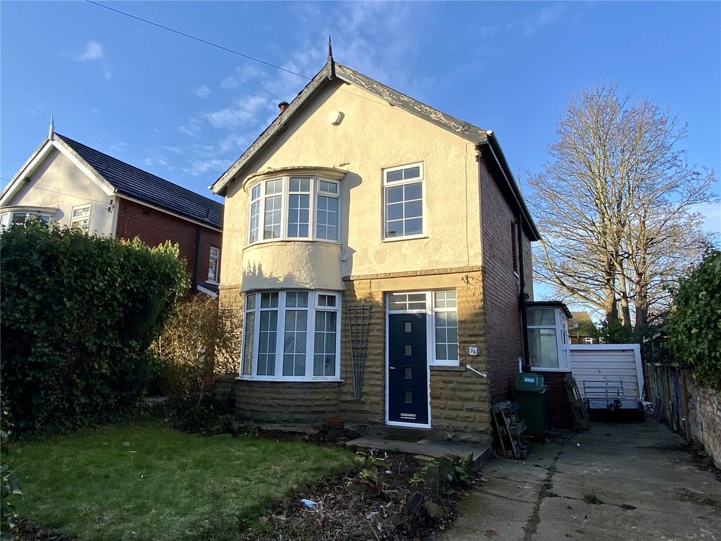 3 bed detached house to rent in Edge Top Road, Thornhill, Dewsbury WF12