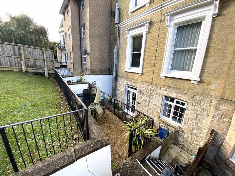 2 bed flat to rent in West Hill Road, Ryde PO33, £825 pcm Zoopla