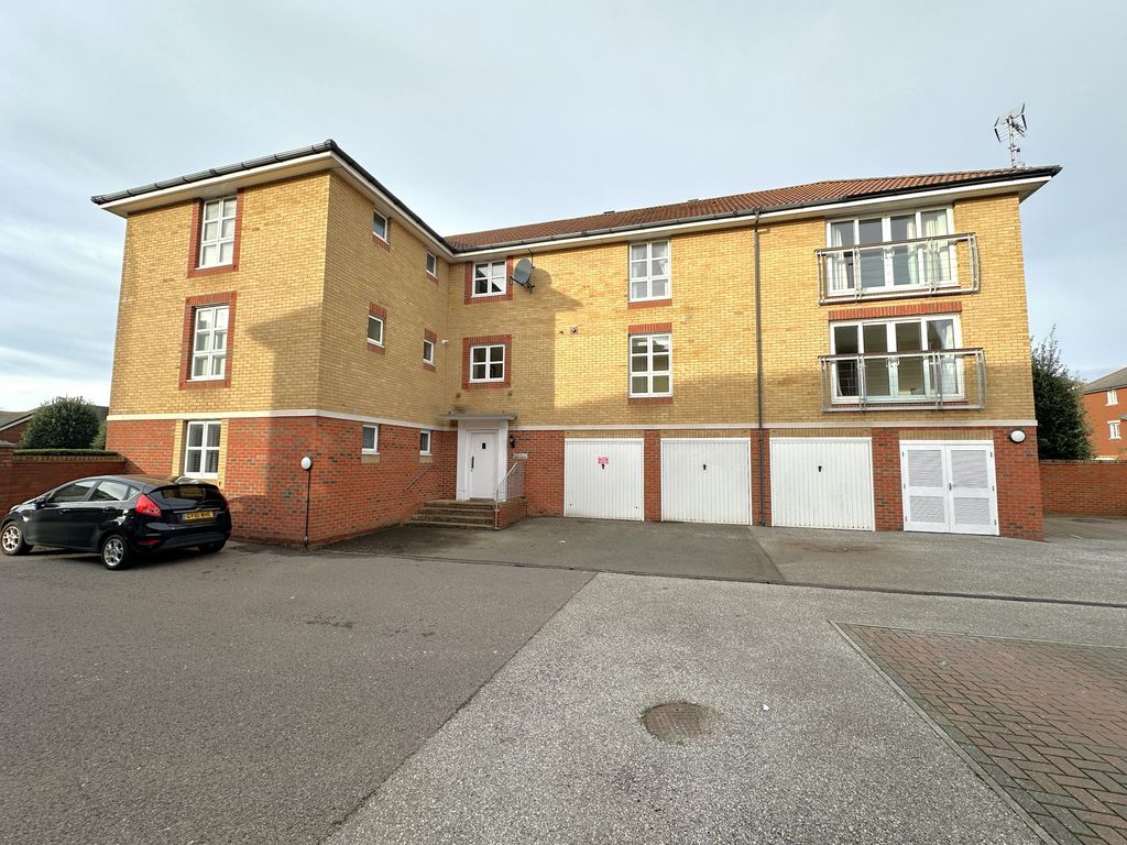 2 bed flat to rent in Caroline Way, Sovereign Harbour North, Eastbourne
