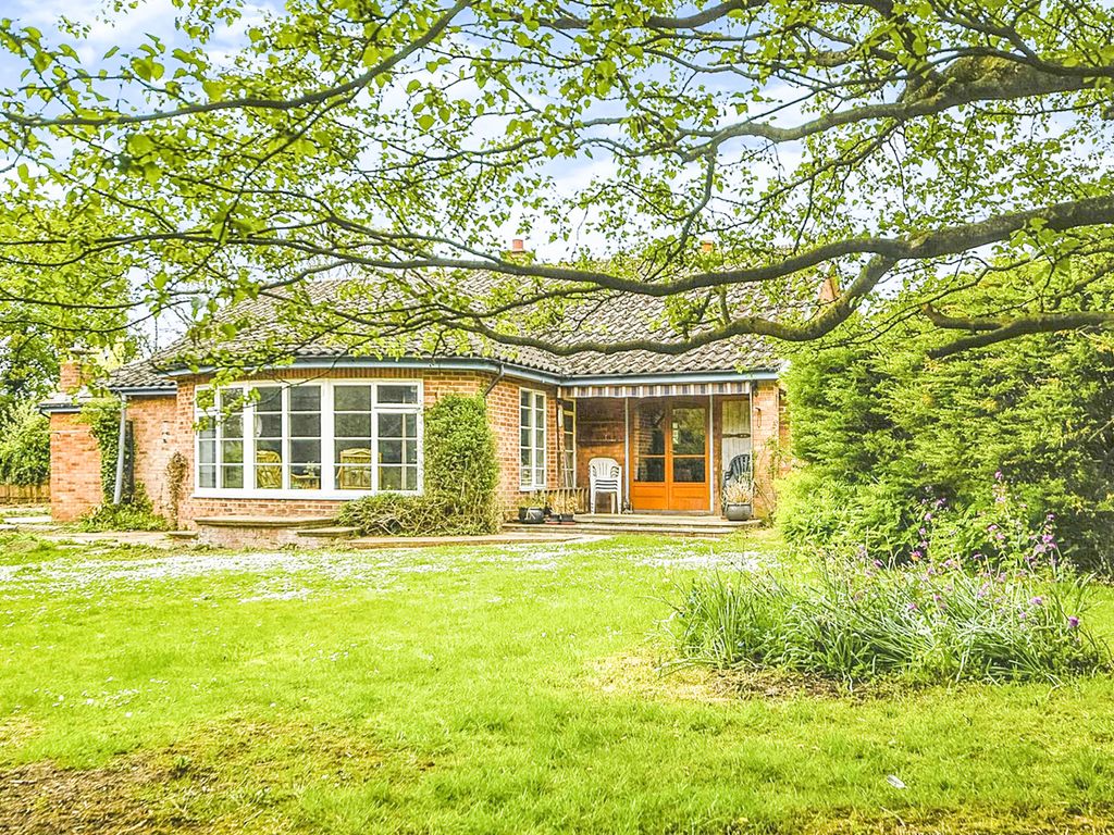 3 bed detached bungalow for sale in Boughton Road, Stoke Ferry, King's