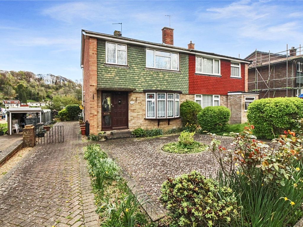 3 bed semidetached house for sale in Sherwood Avenue, Chatham, Kent