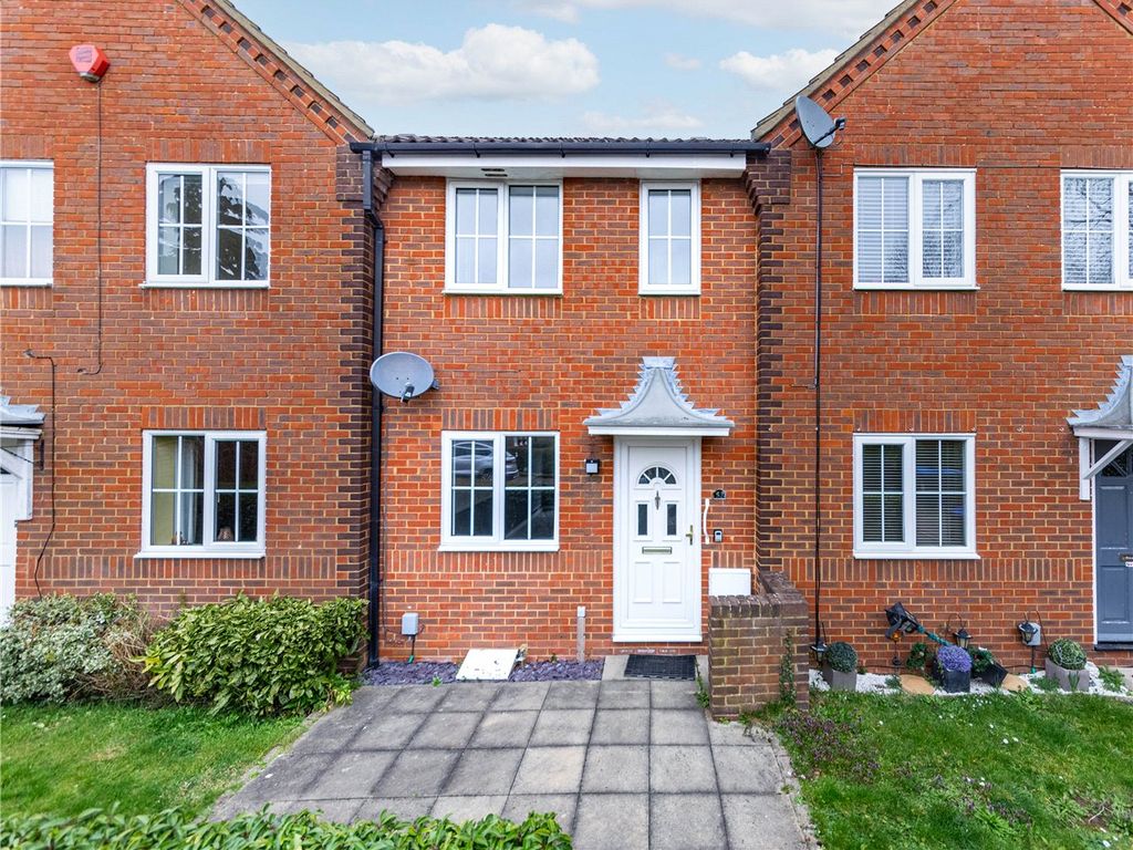 2 bed terraced house for sale in Kingsley Court, Welwyn Garden City