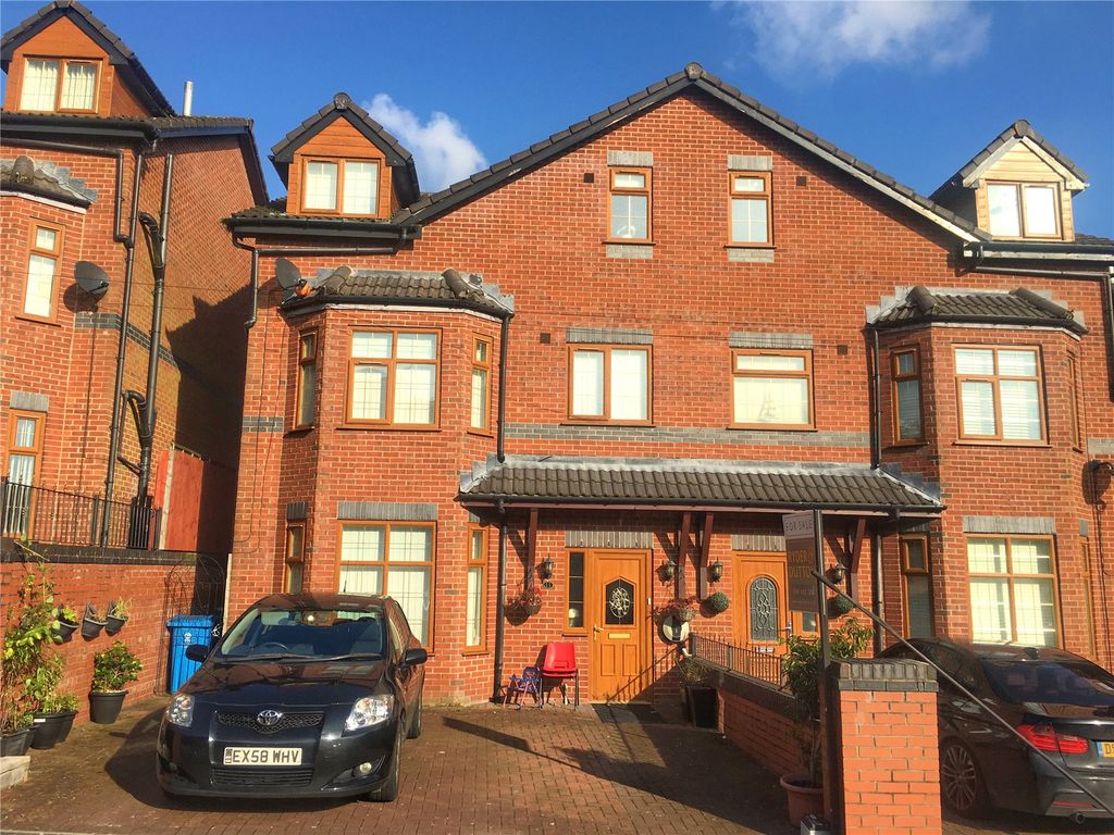 6 bed semidetached house for sale in School House Road, Roundthorn