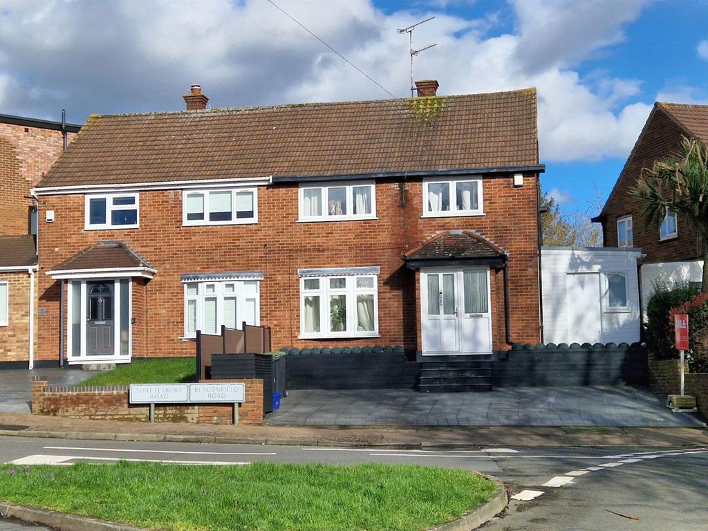 3 bed semidetached house for sale in Beaconfield Road, Epping CM16, £