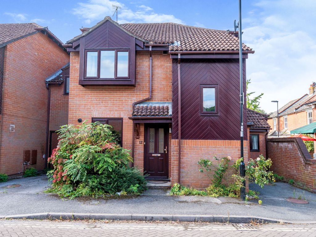 3 bed end terrace house for sale in Highcrown Mews, Highfield
