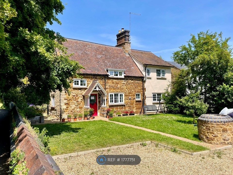 3 bed semidetached house to rent in West End, Bugbrooke, Northampton