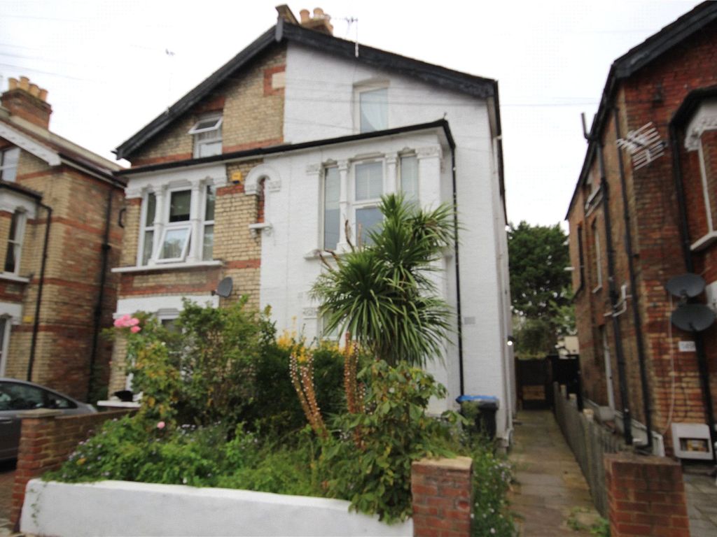 2 bed flat for sale in Whittington Road, Bowes Park, London N22, £