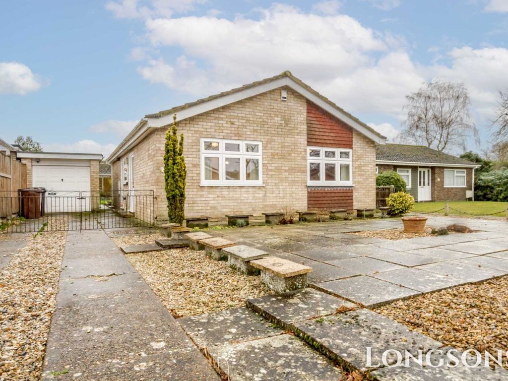 2 bed detached house for sale in Masons Drive, Necton PE37, £240,000 Zoopla