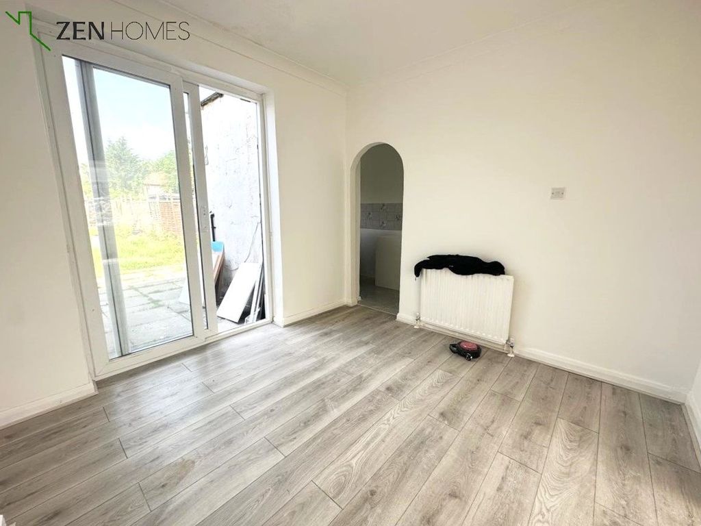 3 bed terraced house to rent in Balmoral Road, Enfield EN3, £2,100 pcm Zoopla