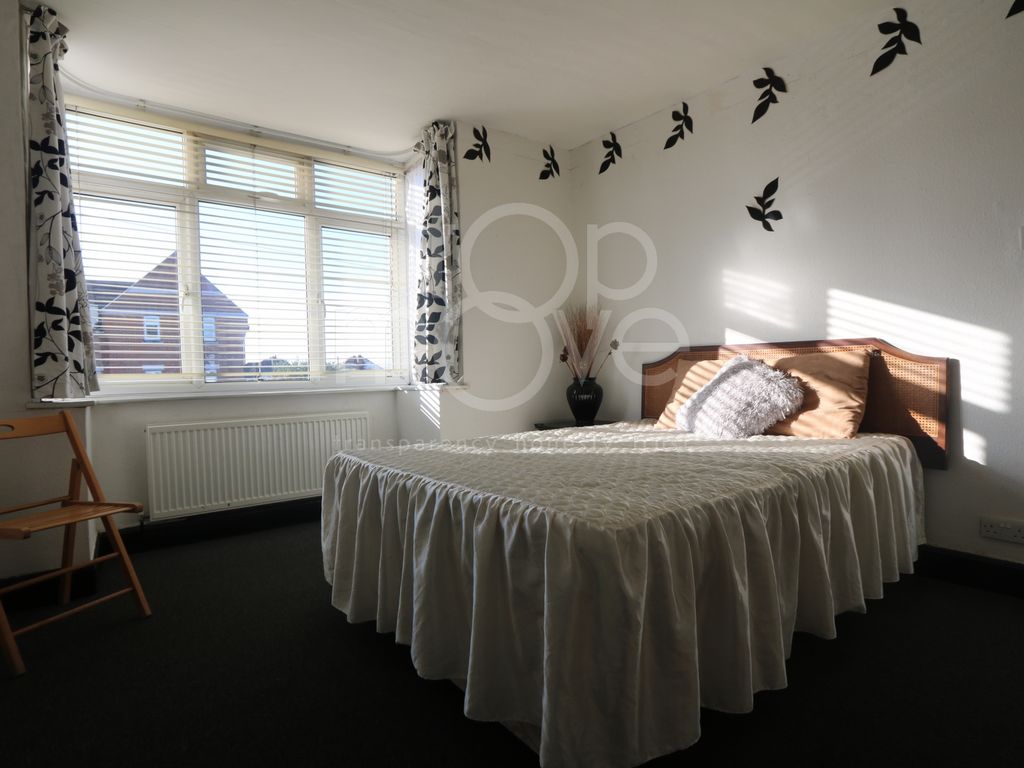 Room to rent in Ingram Road, Thornton Heath CR7, £700 pcm Zoopla