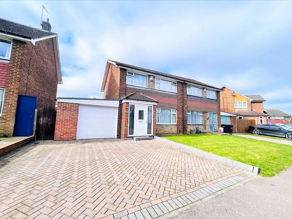 3 bed semidetached house for sale in Thong Lane, Gravesend DA12 Zoopla