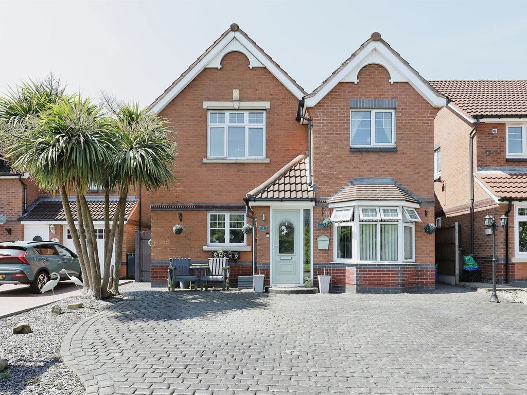 4 bed detached house for sale in Lordsmore Close, Coseley, Bilston WV14