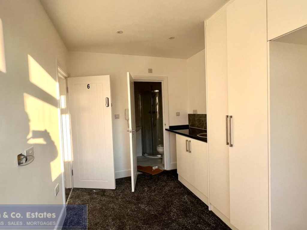 8 bed terraced house to rent in Brecknock, Stanwell New Road Staines