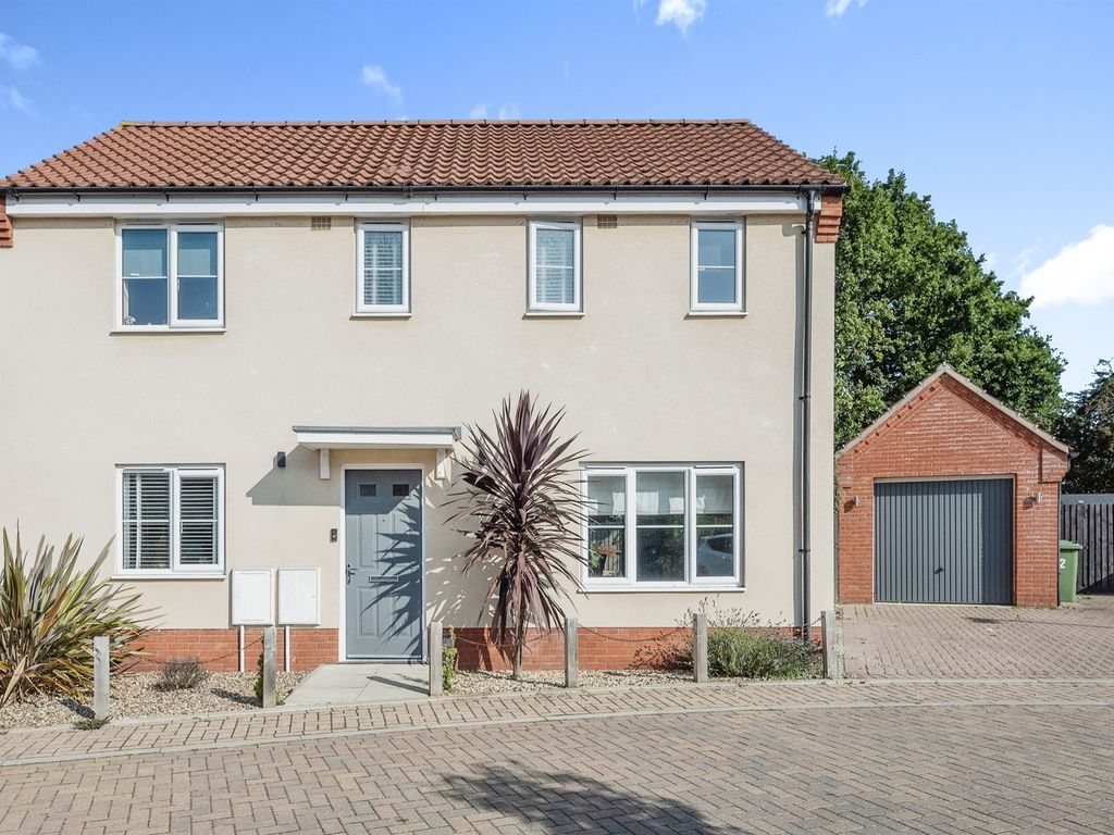 4 bed detached house for sale in Liz Jones Way, Aylsham, Norwich NR11