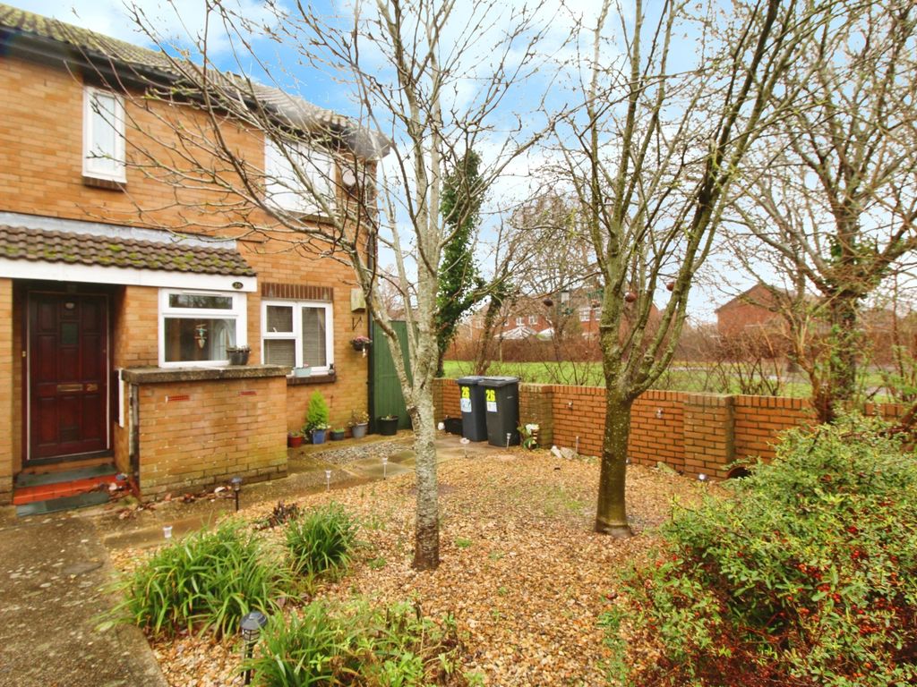 1 bed flat for sale in Colehill Crescent, Muscliff, Bournemouth, Dorset