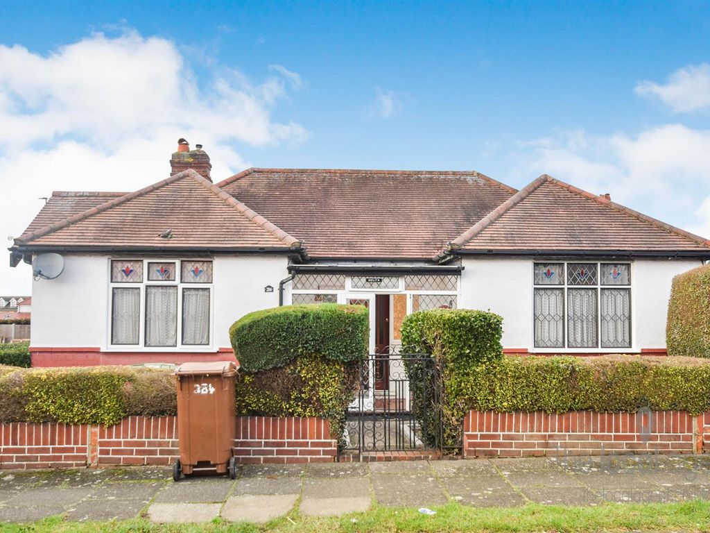 3 bed detached bungalow for sale in Kingston Road, Ewell, Epsom KT19, £