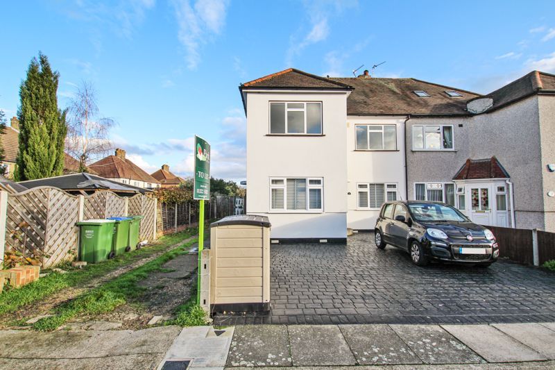 2 bed flat to rent in Stanhope Road, Bexleyheath DA7, £1,350 pcm Zoopla