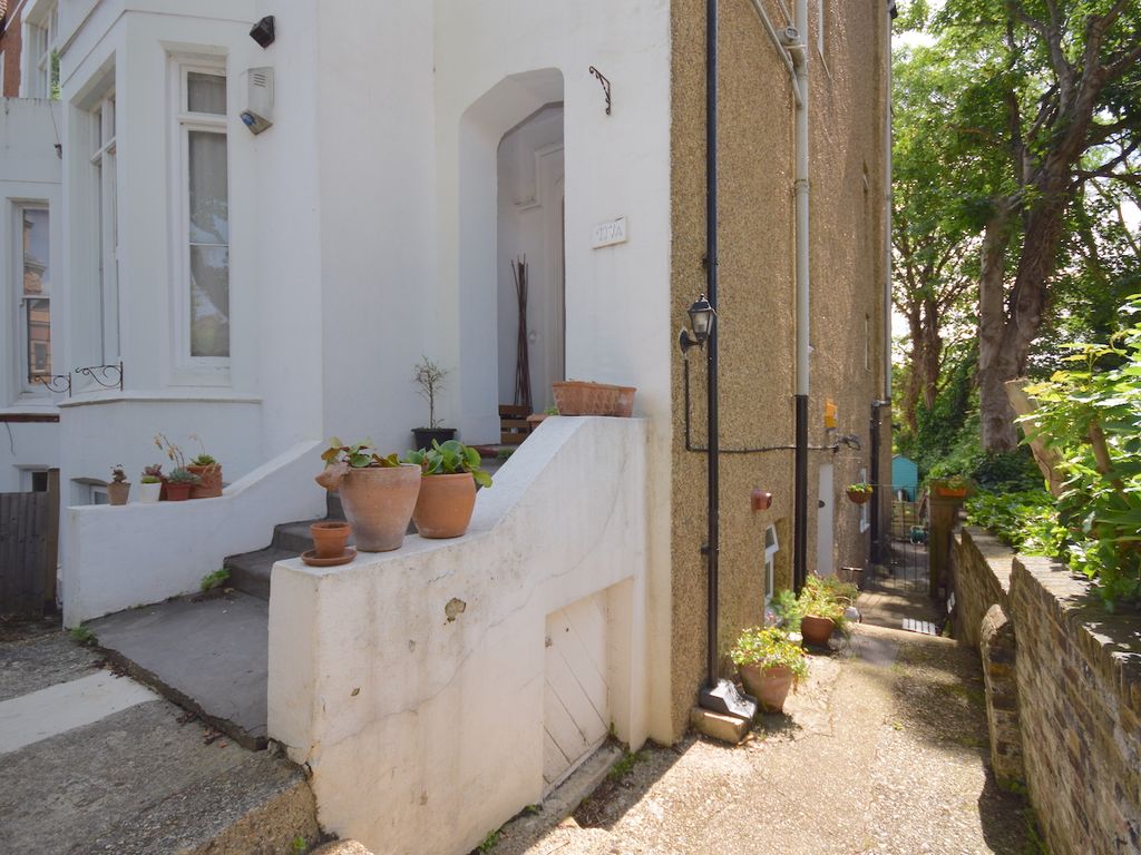 2 bed flat for sale in Dartmouth Road, London SE23, £430,000 Zoopla