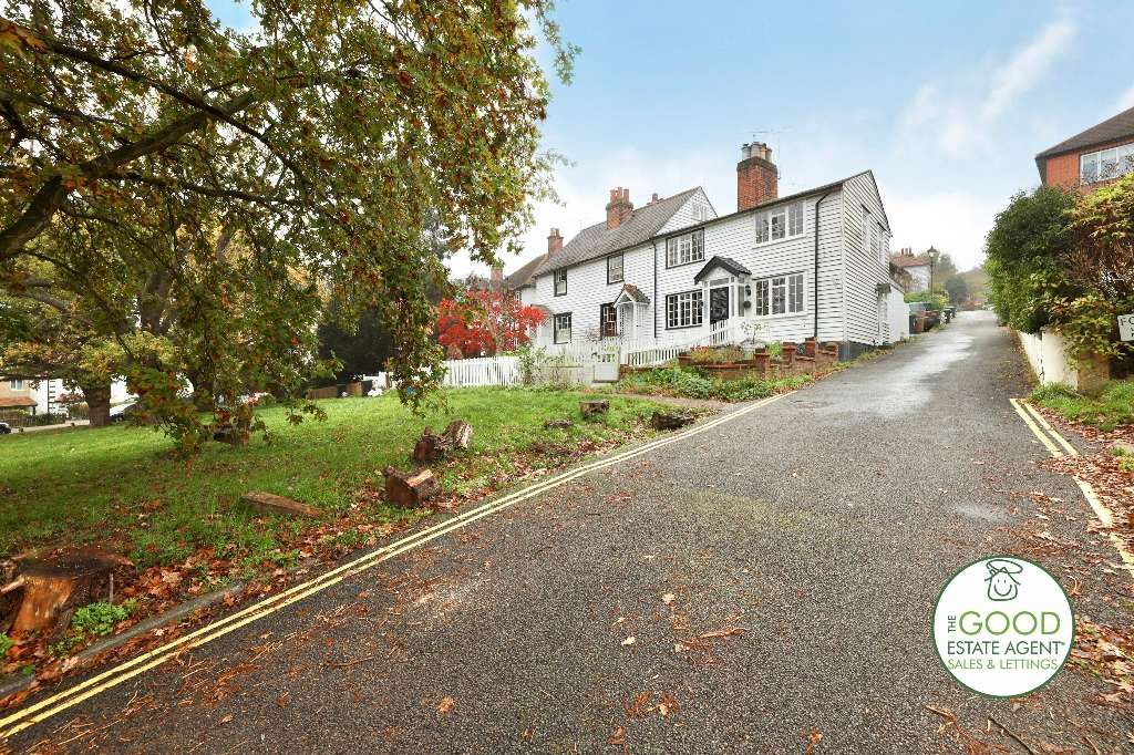 2 bed end terrace house for sale in York Hill, Loughton IG10 Zoopla