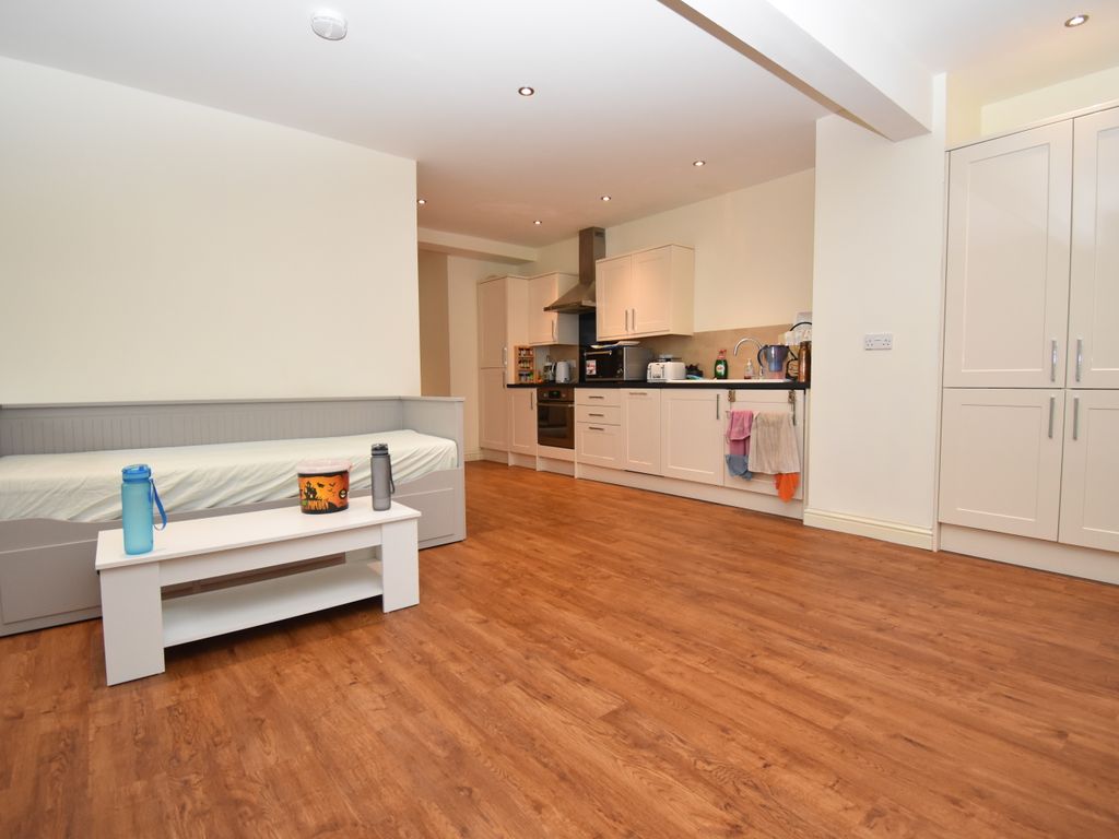 2 bed flat to rent in Spitalgate Lane, Cirencester GL7, £1,100 pcm Zoopla