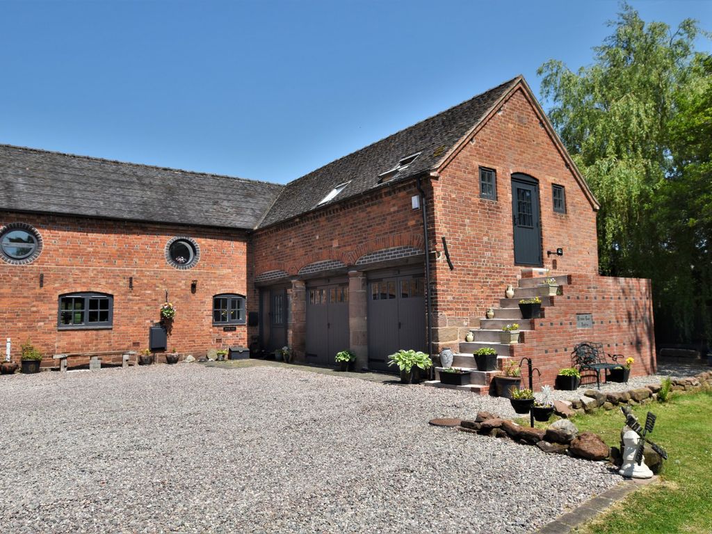 4 bed barn conversion for sale in Church Street, Hinstock, Market