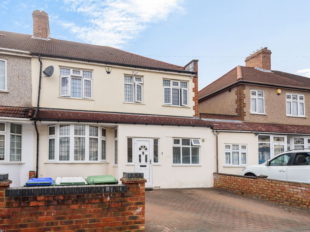 5 bed semidetached house for sale in Alexander Road, Bexleyheath DA7