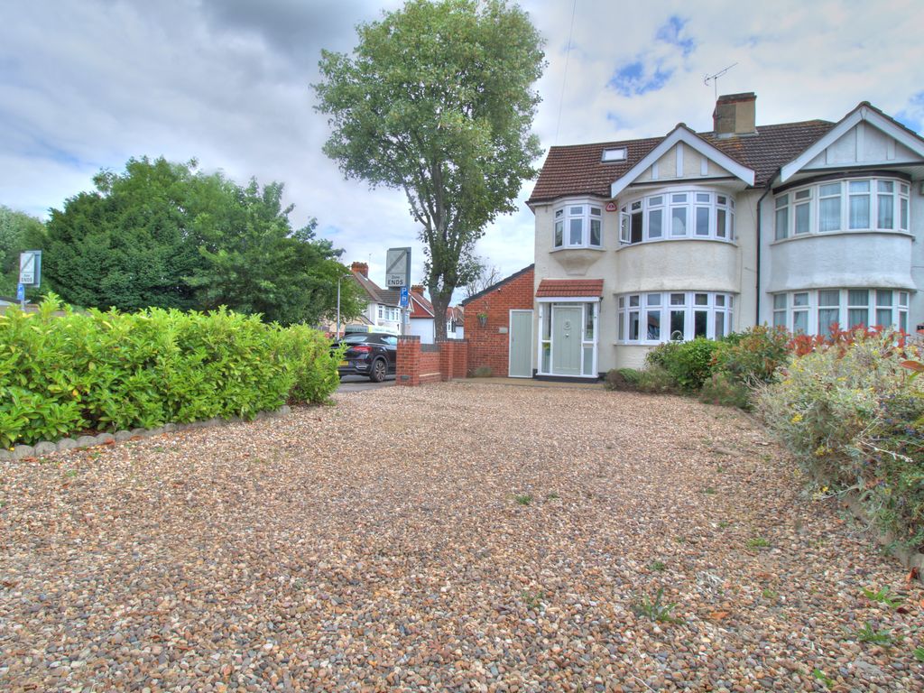 4 bed semidetached house for sale in Upper Brentwood Road, Gidea Park