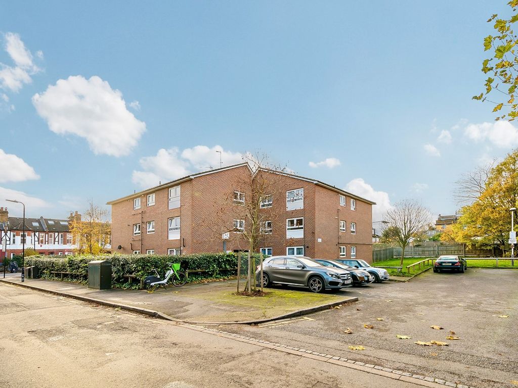 1 bed flat for sale in Wilkinson Way, London W4, £300,000 Zoopla